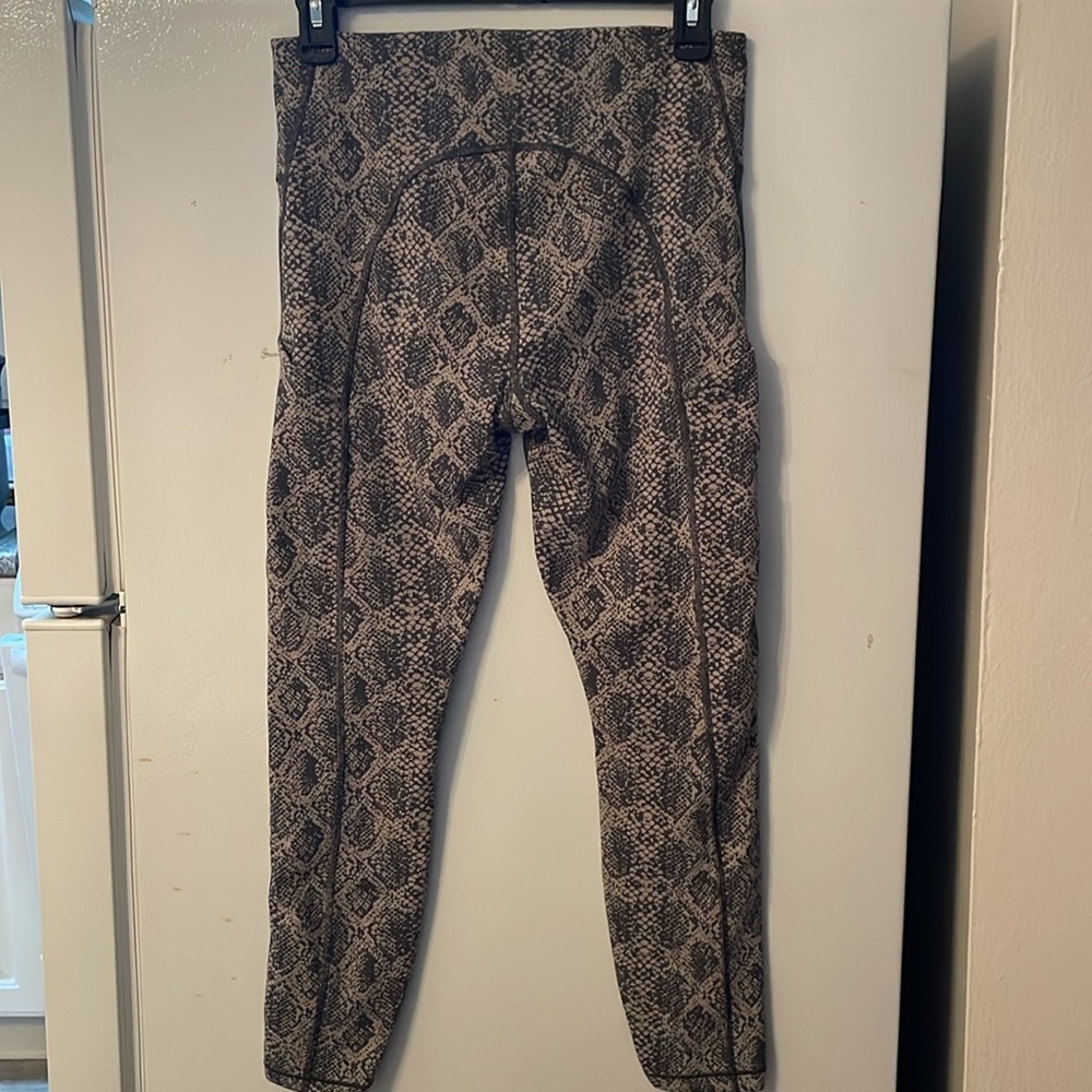 Athleta Small Ultimate 7/8 Tight in Gray and Cream Pattern - Picture 5 of 6